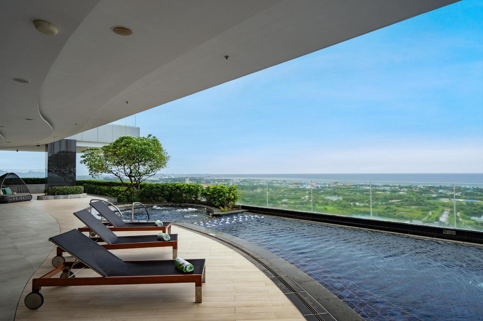 Holiday Inn & Suites Rayong City Centre By Ihg Экстерьер фото